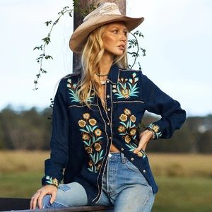 Chasing Unicorns✨ Tijuana Linen Embroidered Blouse sz M